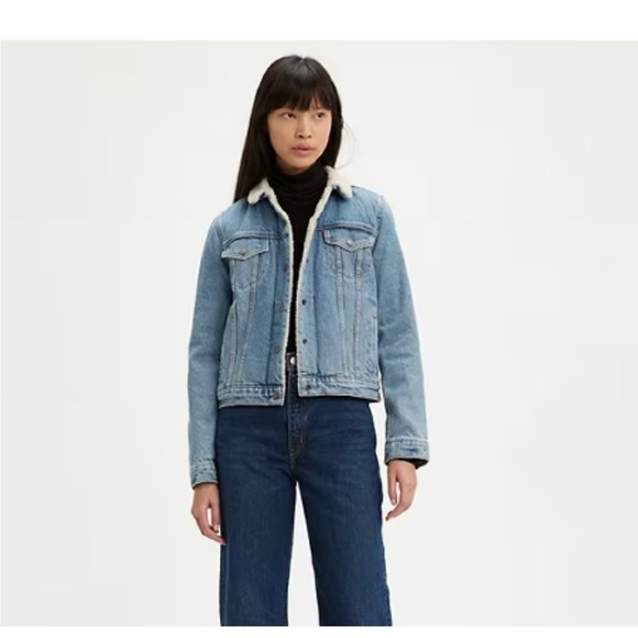 Levi’s Ex Boyfriend Trucker Sherpa Denim Jacket - Picture 13 of 13
